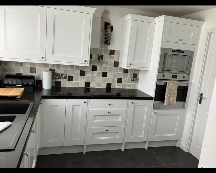 Timber-effect kitchen after light respray
