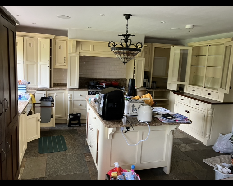 Kitchen before spray 4